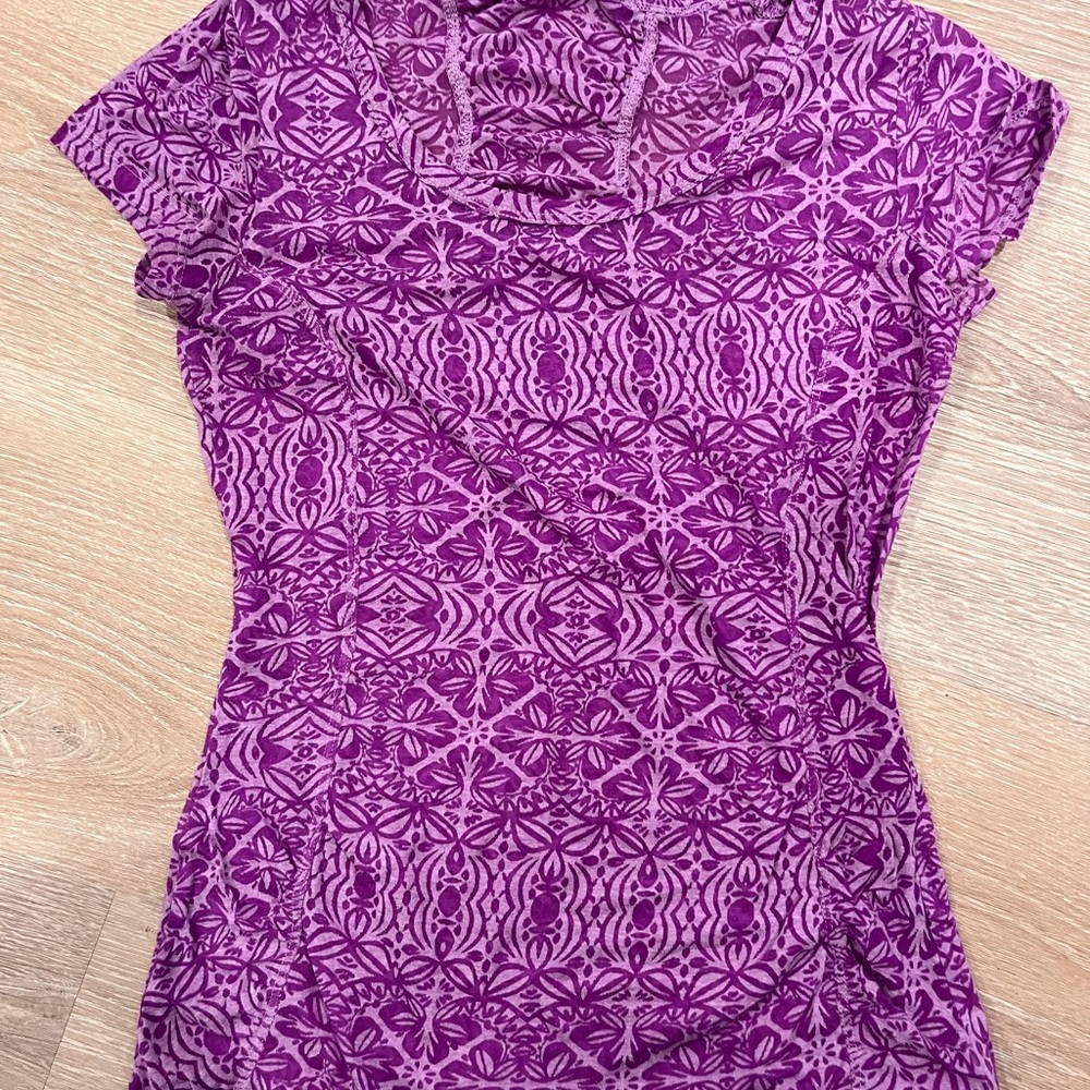 Athleta Purple Patterned Short Sleeve Tee